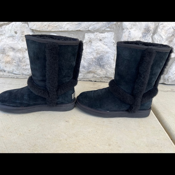 Ugg Carter Boots - Picture 2 of 10